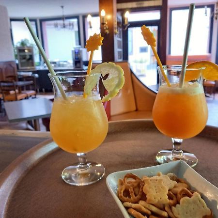 Logis Hotel Restaurant Des Voyageurs 퐁드저는살라스 외부 사진