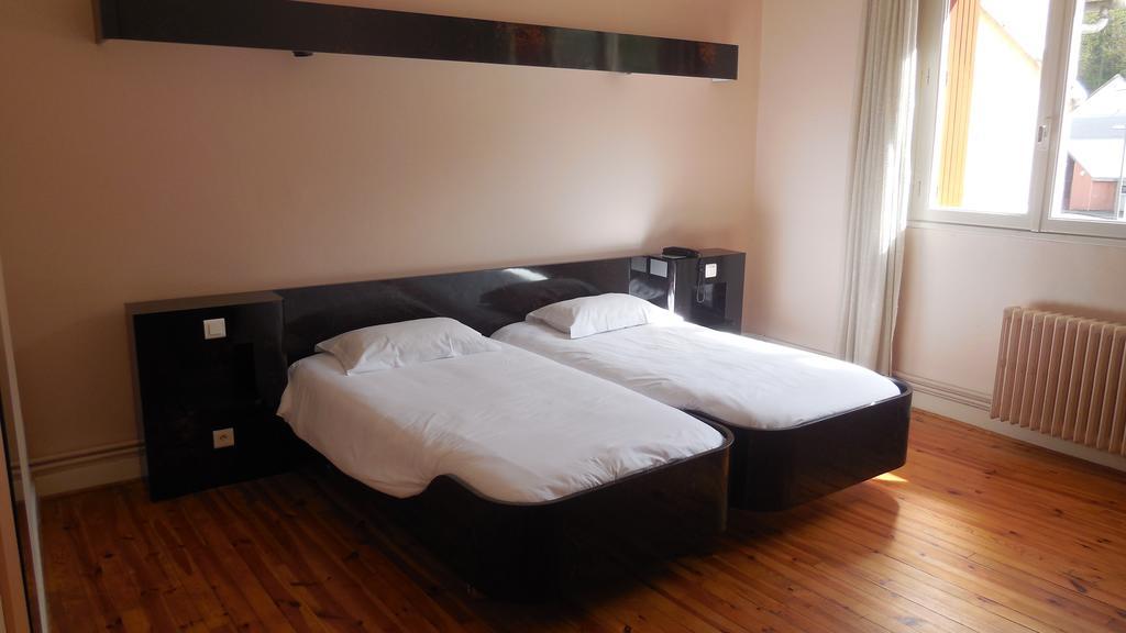 Logis Hotel Restaurant Des Voyageurs 퐁드저는살라스 객실 사진