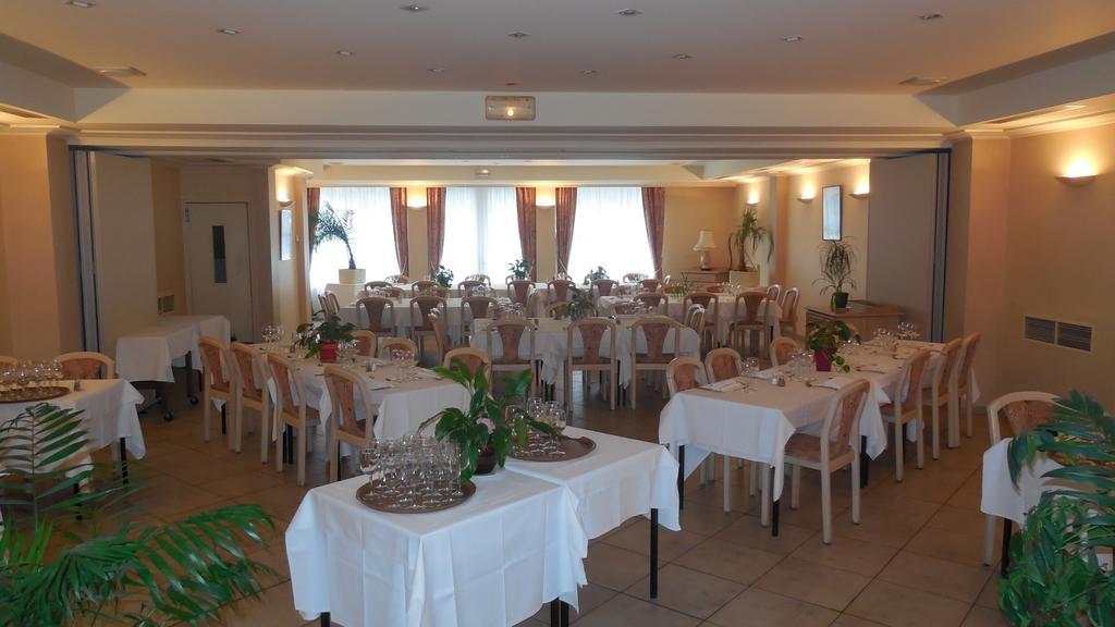 Logis Hotel Restaurant Des Voyageurs 퐁드저는살라스 외부 사진