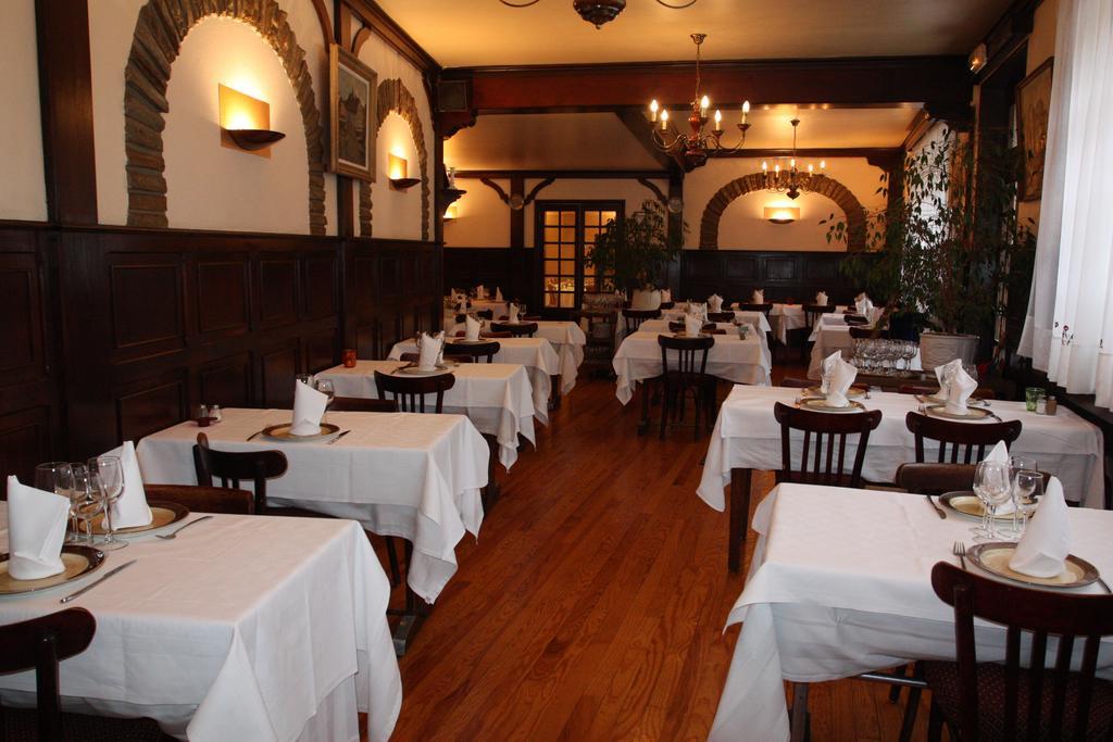 Logis Hotel Restaurant Des Voyageurs 퐁드저는살라스 객실 사진