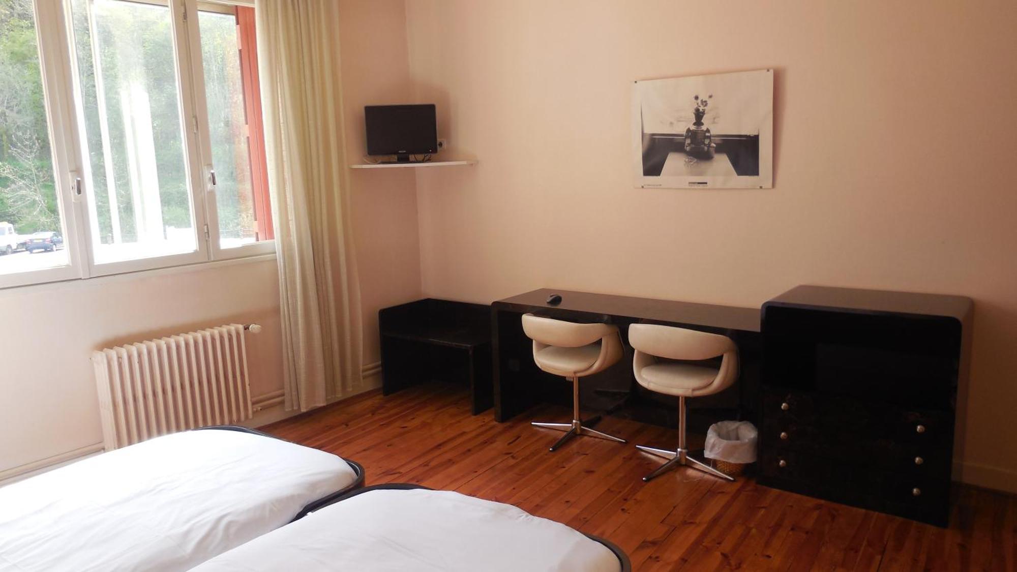 Logis Hotel Restaurant Des Voyageurs 퐁드저는살라스 객실 사진
