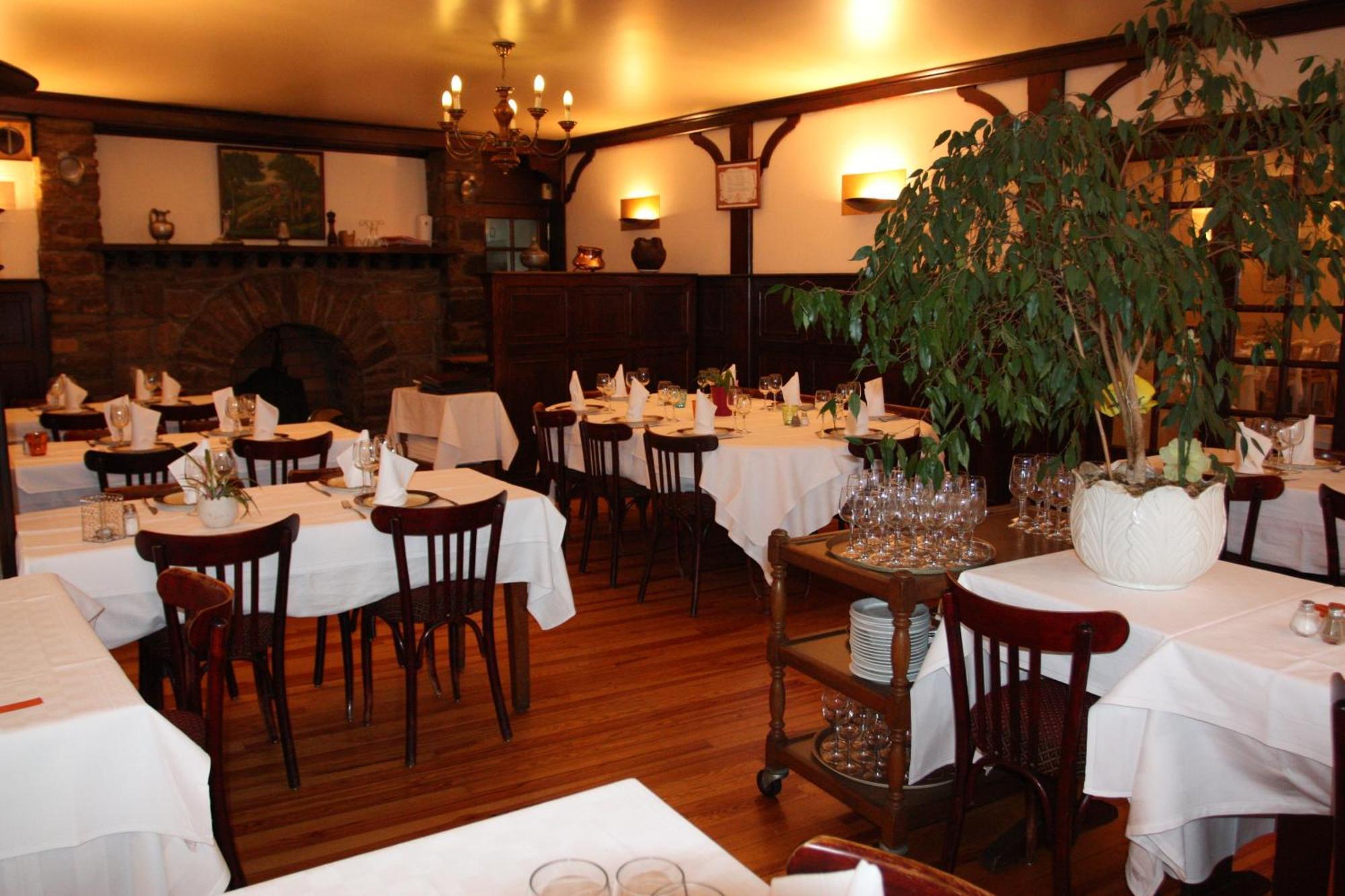 Logis Hotel Restaurant Des Voyageurs 퐁드저는살라스 객실 사진