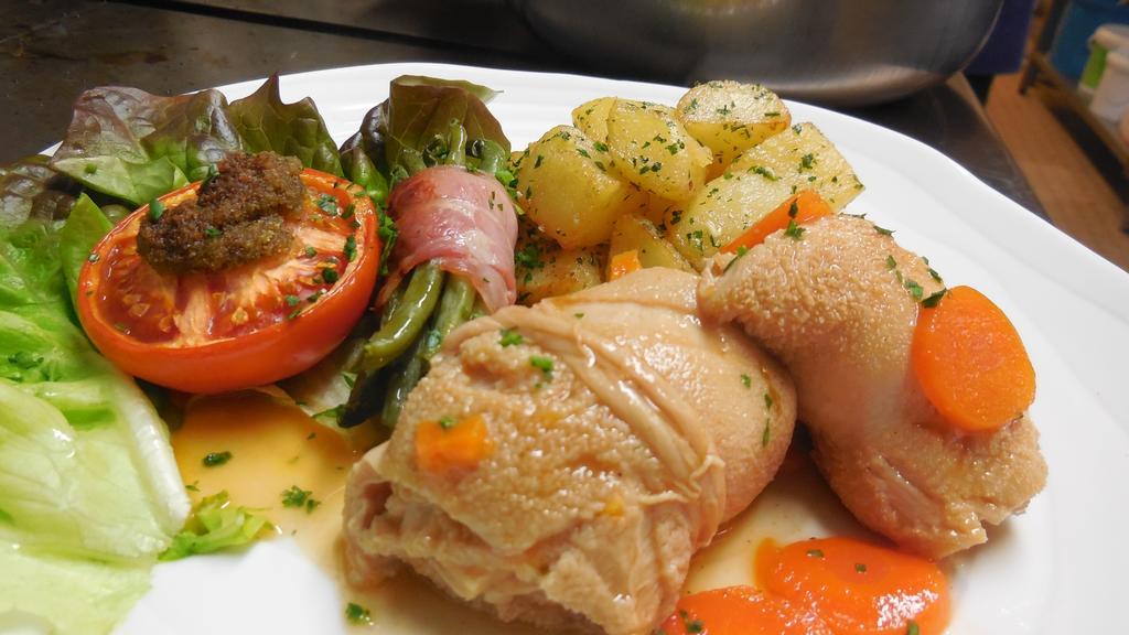 Logis Hotel Restaurant Des Voyageurs 퐁드저는살라스 외부 사진