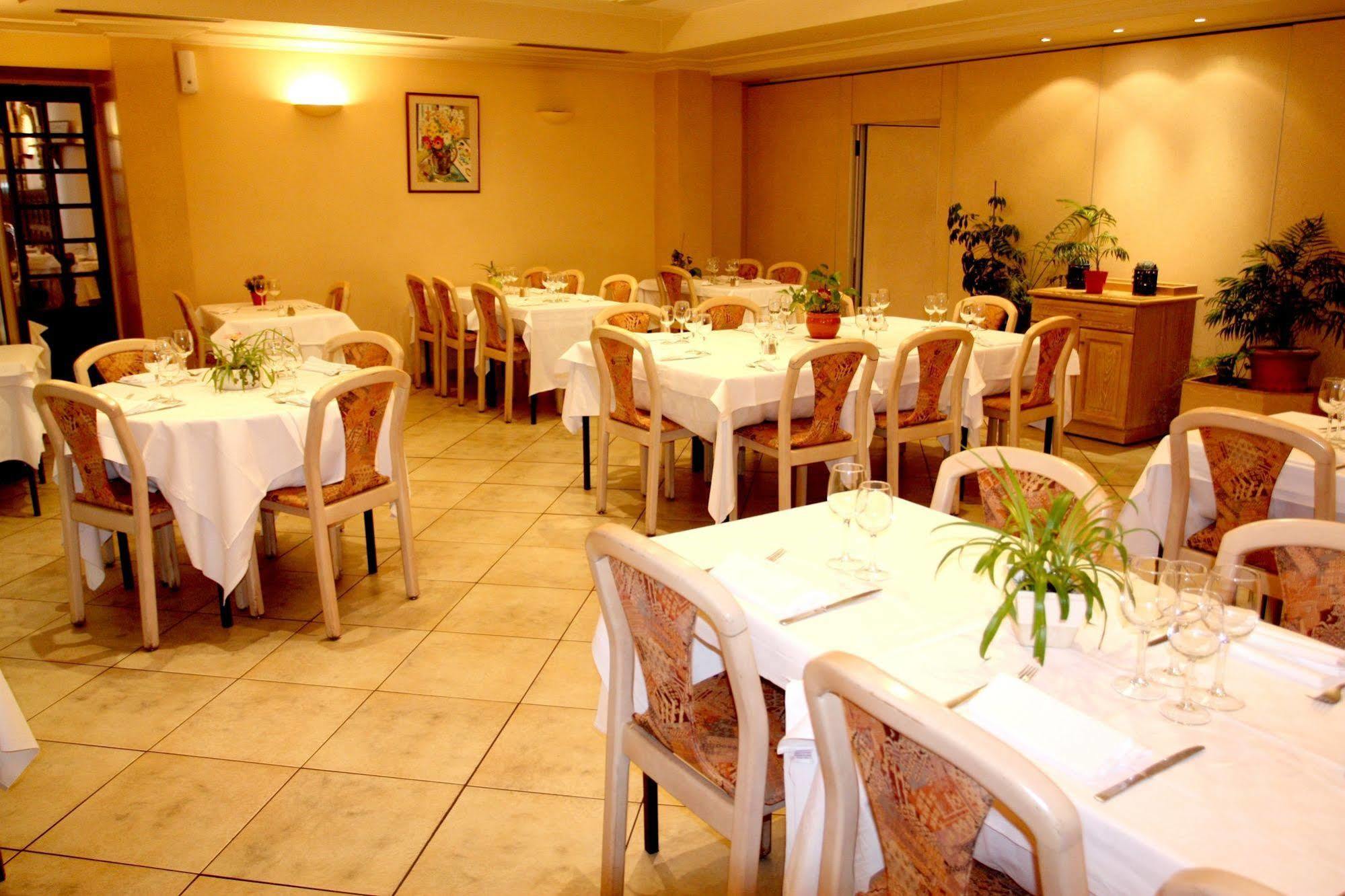 Logis Hotel Restaurant Des Voyageurs 퐁드저는살라스 외부 사진