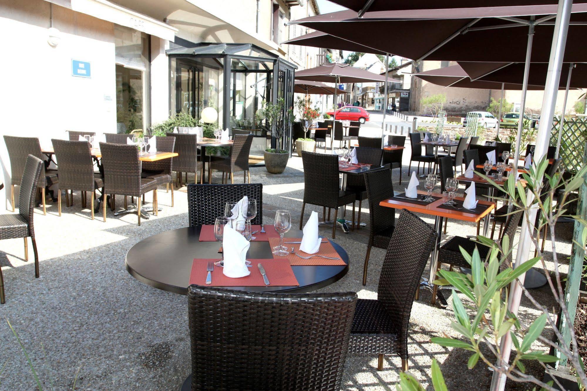 Logis Hotel Restaurant Des Voyageurs 퐁드저는살라스 외부 사진