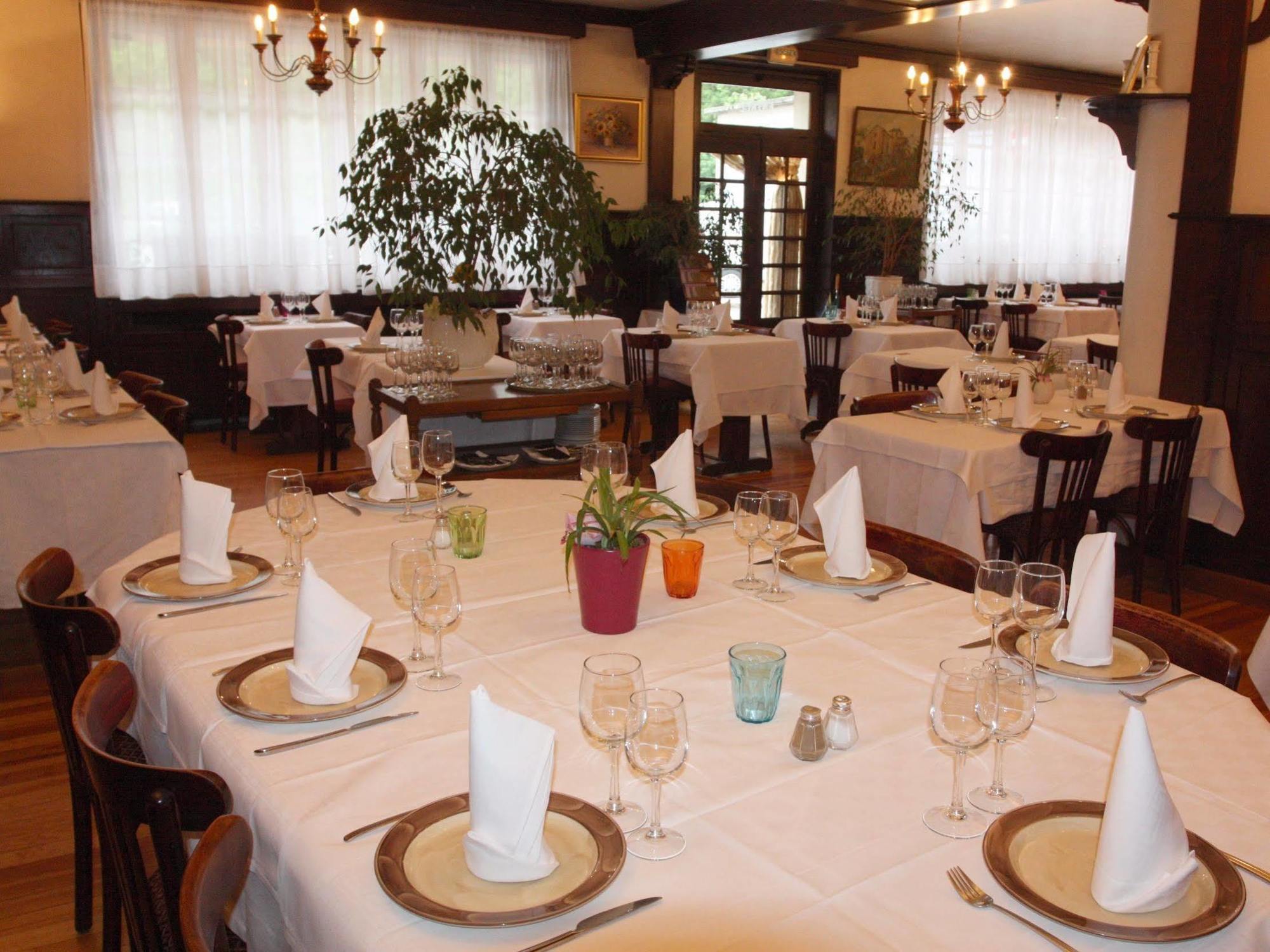 Logis Hotel Restaurant Des Voyageurs 퐁드저는살라스 외부 사진
