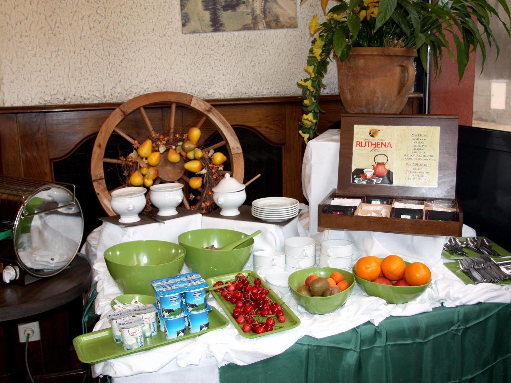 Logis Hotel Restaurant Des Voyageurs 퐁드저는살라스 외부 사진