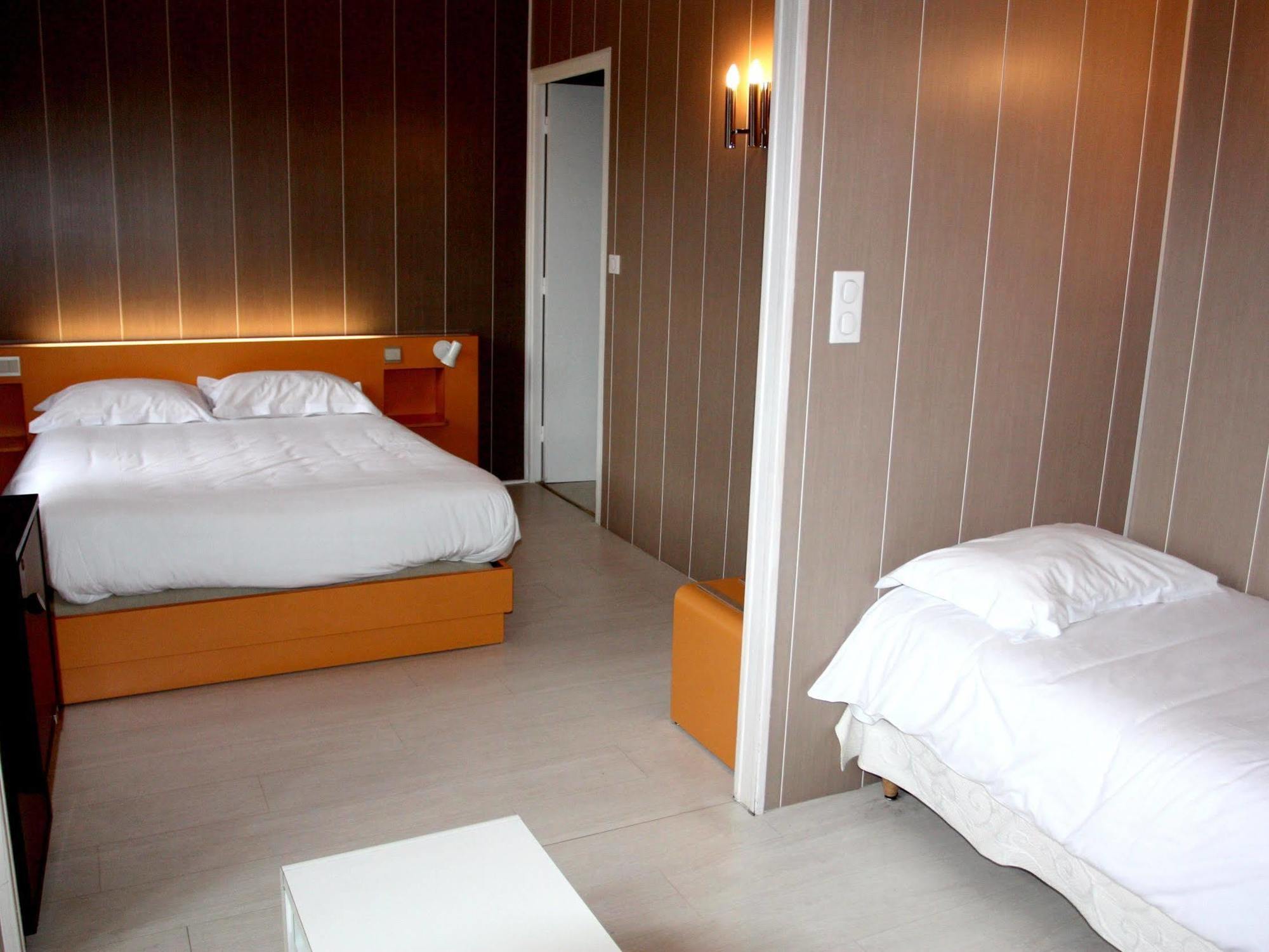 Logis Hotel Restaurant Des Voyageurs 퐁드저는살라스 외부 사진