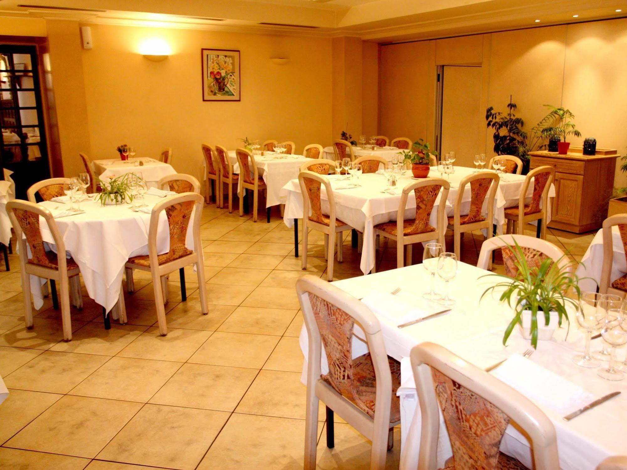 Logis Hotel Restaurant Des Voyageurs 퐁드저는살라스 외부 사진