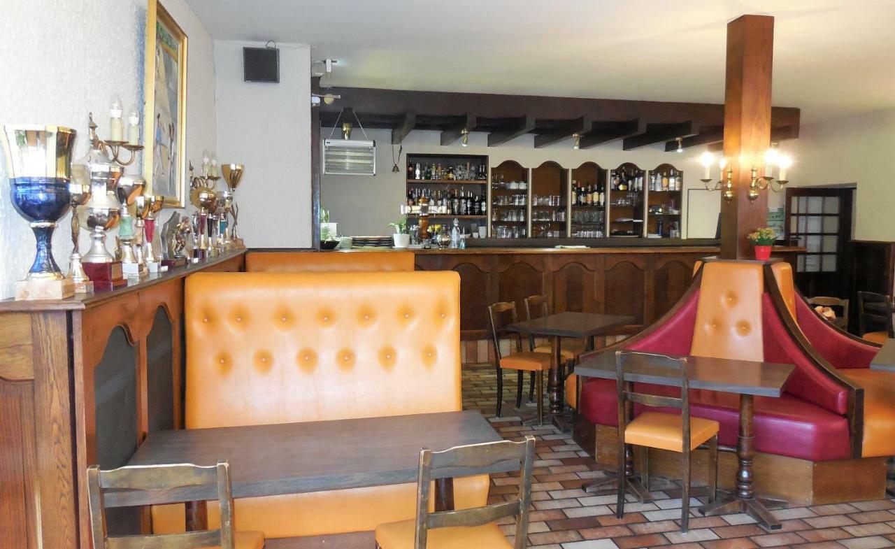 Logis Hotel Restaurant Des Voyageurs 퐁드저는살라스 외부 사진