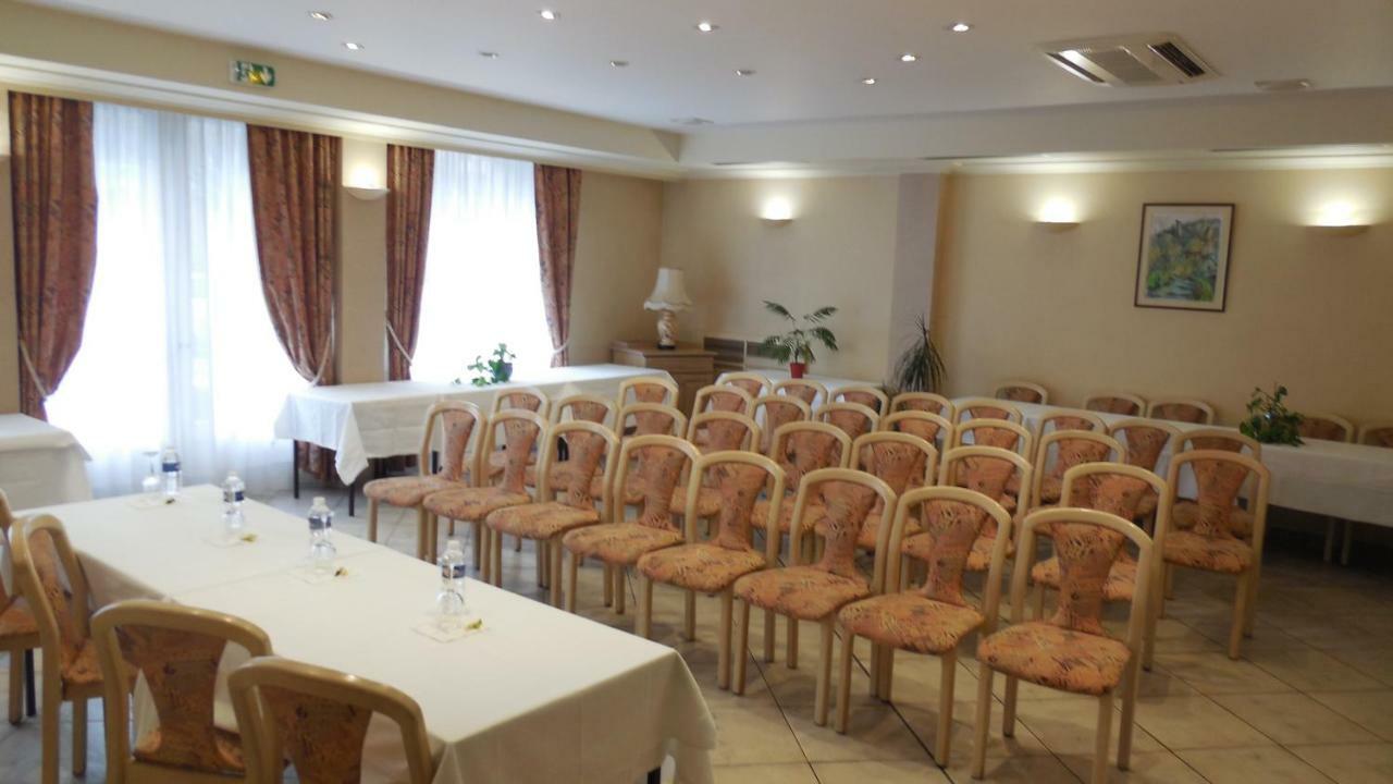 Logis Hotel Restaurant Des Voyageurs 퐁드저는살라스 외부 사진